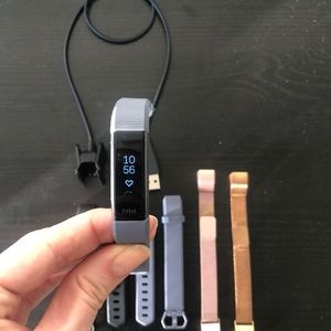 Fitbit Alta Hr w/ multiple bands and charging cord